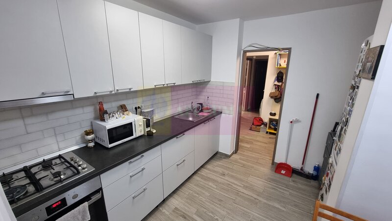 Apartament 3 camere 3/4 -Piata Resita